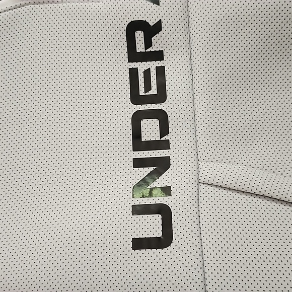 Under Armour Pullover Size: M - Picture 3 of 12